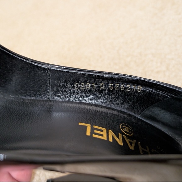 Chanel size 8 black patent leather high heel with Chanel in gold on heel. - Picture 8 of 16
